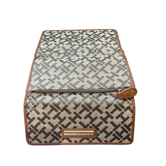 Tommy Hilfiger Brown and Cream Women's Wallet - Picture 2 of 3